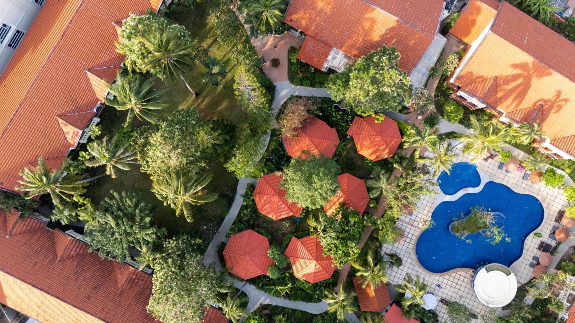 Phuket Leelavadee Hua Ting Resort Patong Exterior photo