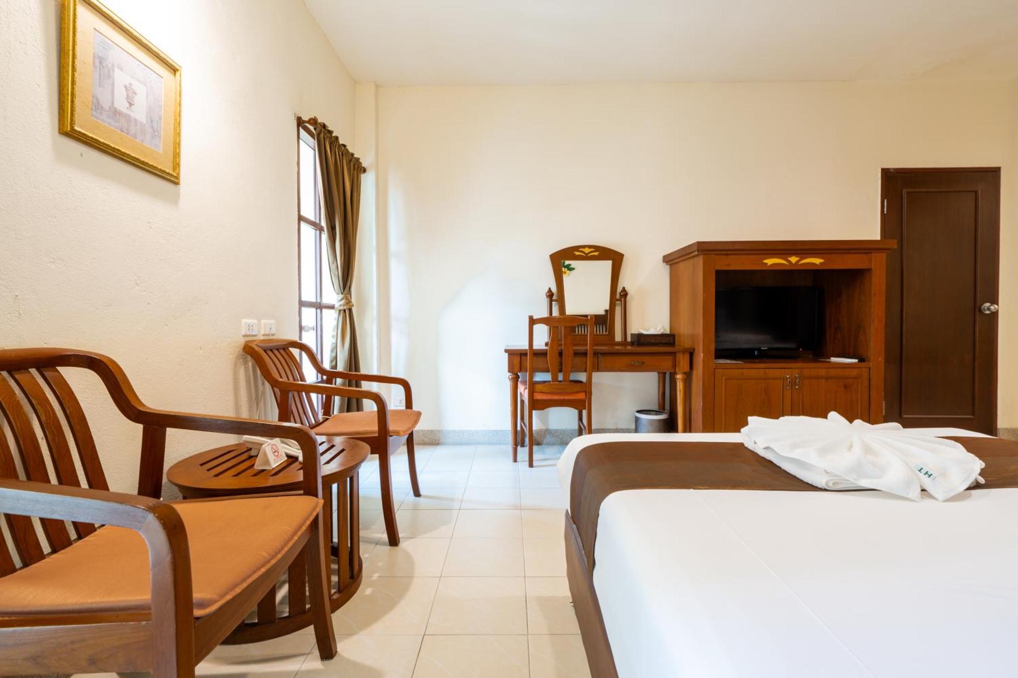 Phuket Leelavadee Hua Ting Resort Patong Exterior photo