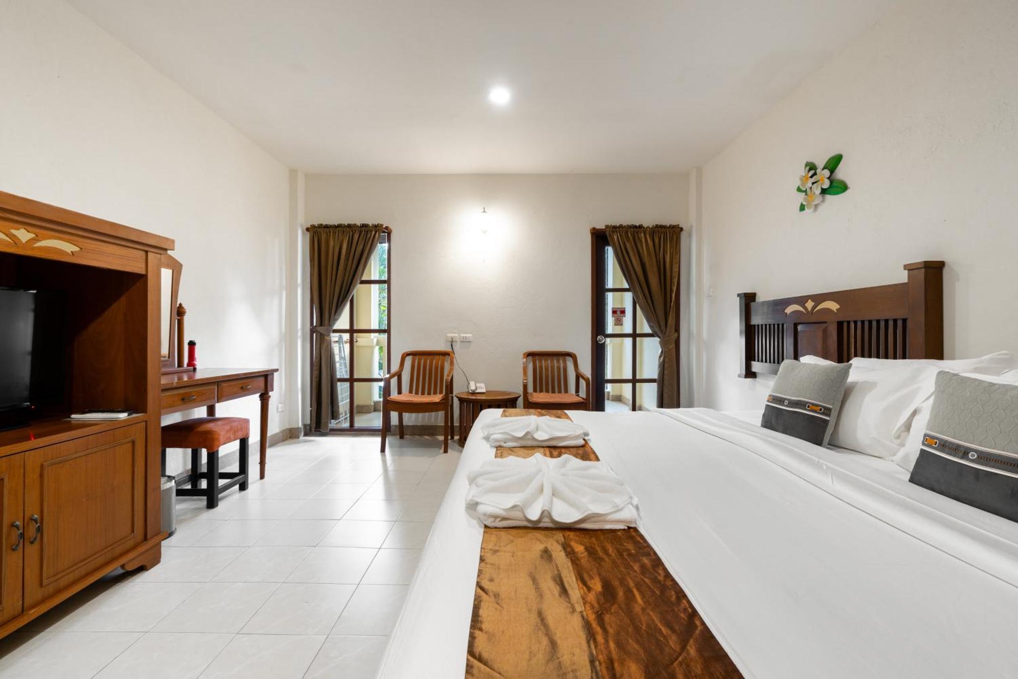 Phuket Leelavadee Hua Ting Resort Patong Exterior photo