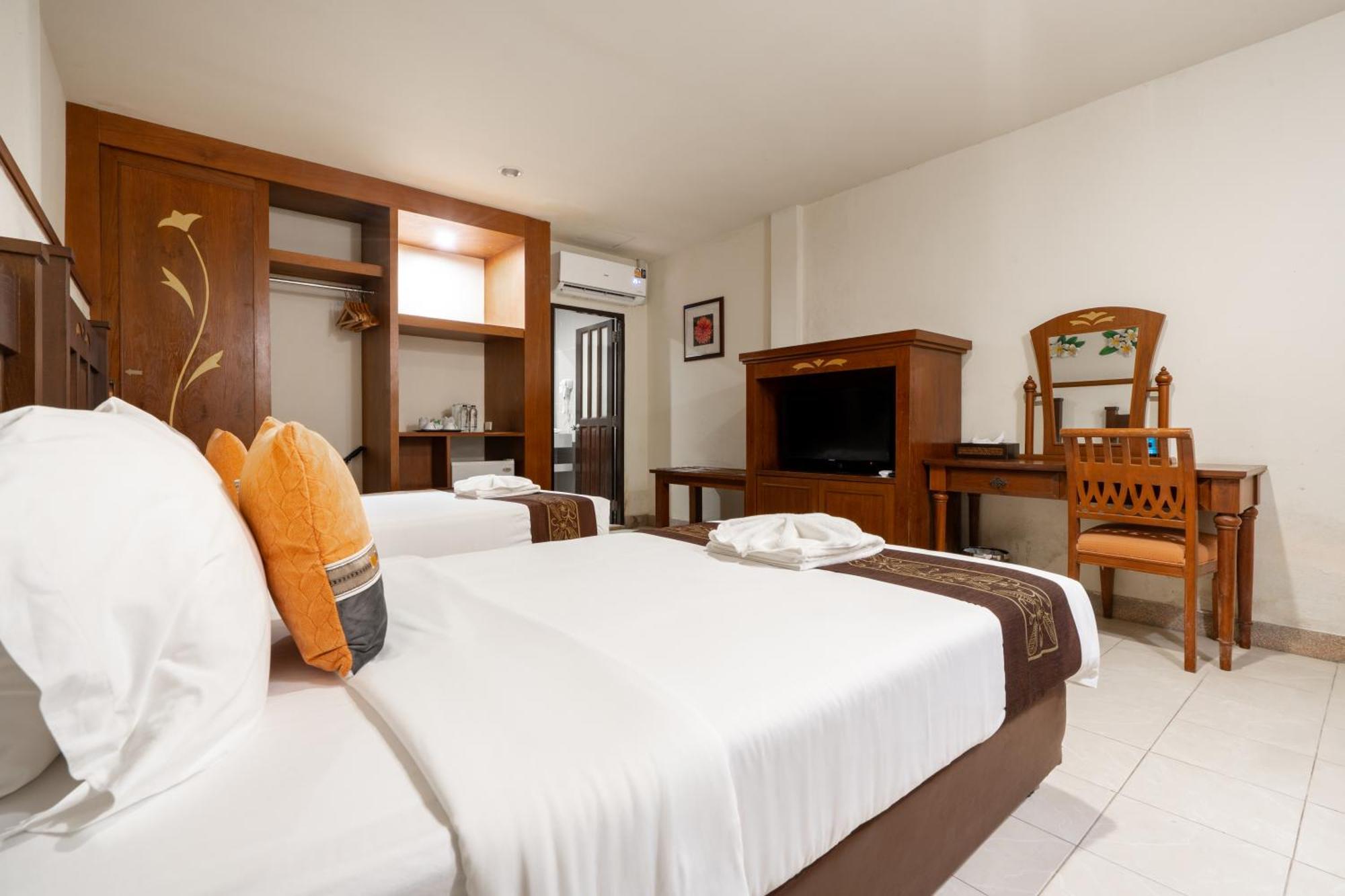 Phuket Leelavadee Hua Ting Resort Patong Exterior photo